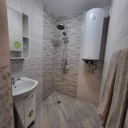 Comfy & Quiet 2 Bed Flat Great Location Parking Apartment Burgas