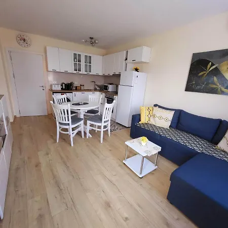 Comfy & Quiet 2 Bed Flat Great Location Parking Apartment