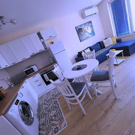 Comfy & Quiet 2 Bed Flat Great Location Parking Apartment Burgas
