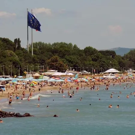 Comfy & Quiet 2 Bed Flat Great Location Parking Apartment Burgas