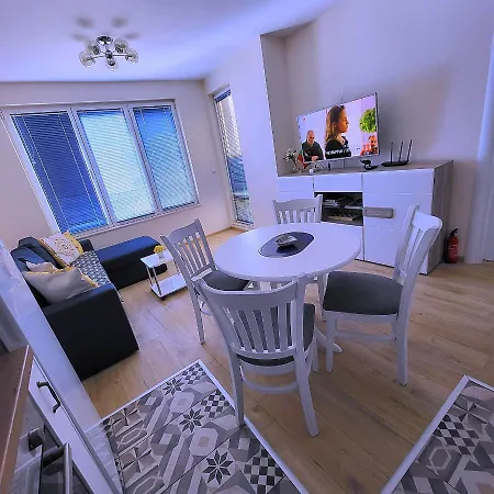 Comfy & Quiet 2 Bed Flat Great Location Parking Apartment Burgas