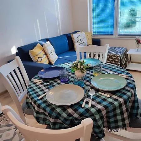 Comfy & Quiet 2 Bed Flat Great Location Parking Apartment Burgas